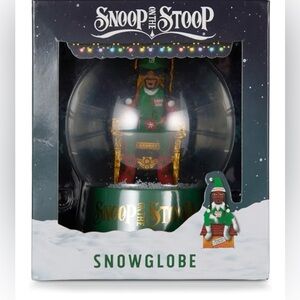 Snoop on the Stoop Snow Globe